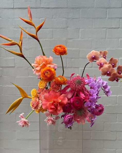 2024's Best Wedding Flower Arrangements - Rustic to Modern Trends Sunset Flower Arrangements, Ombre Floral Arrangement, Modern Flowers Wedding, Colorful Orchid Bouquet, Funky Wedding Florals, Florist Instagram Content, Sunset Wedding Aesthetic, Simple Wedding Flowers Centerpieces, Exotic Flower Arrangements