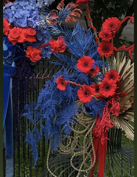 Red Blue Flower Arrangements, Red And Blue Flower Arrangements, Flower Arragement, Blue Flower Arrangements, Floral Art Arrangements, Handmade Gifts Diy, Wedding Design Decoration, Flower Installation, Flower Boutique