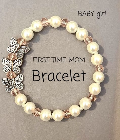 Diy. Perfect gift to #FIRSTIMEMOM# MOTHER'S DAY. CHRISTMAS GIFT. BECAUSE I LOVE YOU. HAPPY MOTHERHOOD GIFT Mothers Day Bracelets Diy, Beads Butterfly, Bracelet Pearls, Mom Bracelet, First Time Mom, Creative Diy Gifts, Diy Jewelry Projects, Jewerly Beads, Moms Bracelet