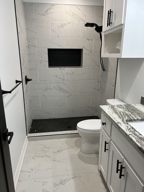 Bathroom Remodel White And Black, Small Walk In Shower Bathroom Ideas, Trending Bathroom Tile Ideas, Small Bath Remodel Ideas, Shower And Bathroom Ideas, Large Tile Small Bathroom, Small Bathroom Ideas Gray, Small Bathroom Stand Up Shower Ideas, Small Main Bathroom Ideas