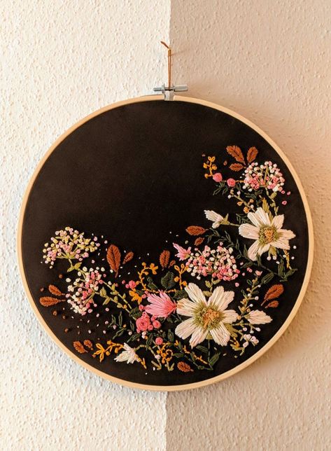 Autumn Flower Embroidery, Herb Embroidery, Embroidery Stitches Beginner, Hand Embroidery Patterns Free, Simple Hand Embroidery Patterns, Embroidery Online, Floral Embroidery Patterns, Cross Stitch Christmas Ornaments, Hand Embroidery Videos