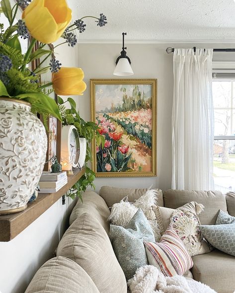 Floral Furniture Living Room, Colorful Traditional Home Decor, Colorful Cottage Living Room, Cottage Apartment Decor, Living Room With Pop Of Color, Happy Living Room, Fun Living Room, Nancy Meyers, Aesthetic Moodboard