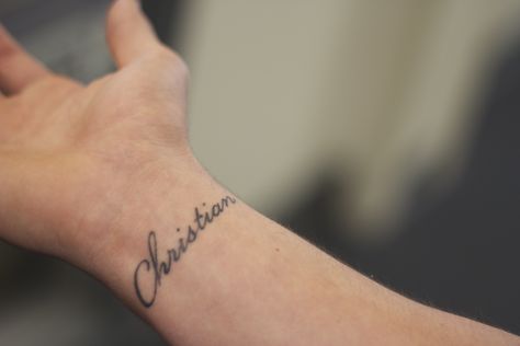 Christian Wrist Tattoos, Christian Cross Tattoos, Wrist Band Tattoo, Cross Tattoo On Wrist, Name Tattoos On Wrist, Wrist Tattoo Ideas, Christian Tattoo, Tattoos Infinity, Cool Wrist Tattoos