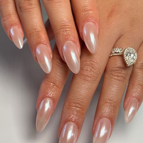 Such a classic nail set, chrome topper please ✨ #fyp #fypシ #nailfeed #summernail #nailtoinspire #gelextensions #gelxnails #gelxnailsystem #almondnails #nails #nailaddict #pinknails #haileybieber #frenchtipnails #colorfulnails #nailreels #nailroom #nailtech #nailtrends #chromenails #classynails #chromenails Short Stilleto Chrome Nails, Simple Champagne Nails, Creamy Chrome Nails, Champaign Chrome Nails, Chrome Brown French Tip Nails, Chrome Champagne Nails, Champagne Gold Chrome Nails, Basic Chrome Nails, Clear Chrome Nails Almond