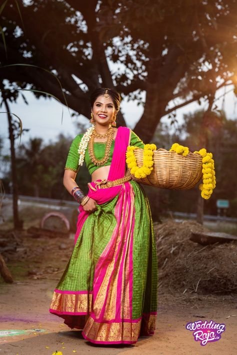 Traditional looks Sankranthi Photoshoot Ideas For Women, Ugadi Photoshoot For Women, Pongal Shoot Ideas, Pongal Saree Poses, Pongal Photoshoot Ideas For Women, Sankranti Photoshoot For Women, Sankranthi Photoshoot Ideas, Pongal Photoshoot, Pongal Photos