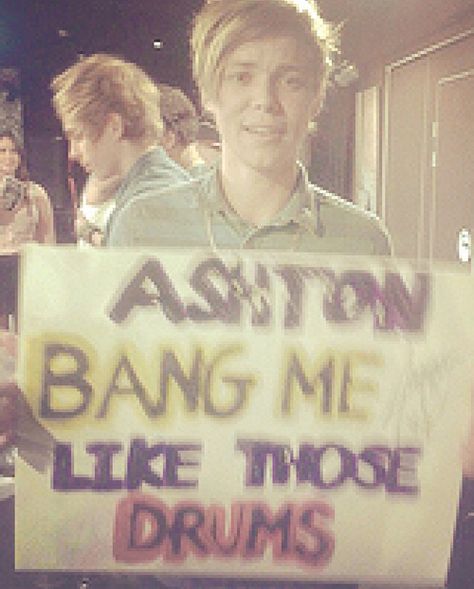 Concert Signs, 5sos Funny, 5sos Memes, 5sos Pictures, Ashton Irwin, Five Seconds Of Summer, Baby Turtles, 1d And 5sos, Second Of Summer