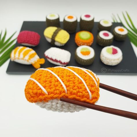 Knit Food, Crochet Sushi, Happy Crafts, Types Of Sushi, Nigiri Sushi, Crochet Hack, Childrens Kitchens, Sushi Set, Beginner Crochet Tutorial