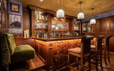 Bar With Wood Paneling, Pub Interior Ideas, Irish Pub Design, Irish Pub Interior, Home Pub Ideas, Irish Pub Decor, Backyard Pub, Pub Interior Design, Bar Shed