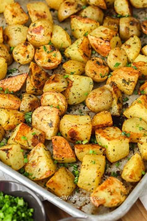 Oven Roasted Potatoes are a very simple but delicious side dish that goes with pretty much any meal!  #spendwithpennies #easysidedish #roastedpotatoes #ovenroasted #potatoes #freshherbs Oven Roasted Potatoes Easy, Perfect Roast Potatoes, Potatoes In Oven, Oven Roasted Potatoes, Seasoned Potatoes, Roasted Potato Recipes, Scalloped Potato Recipes, Spend With Pennies, Meatless Main Dishes