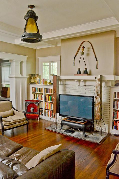 Tv In Front Of Fireplace, Fireplace And Bookshelves, Gas Fireplace Ideas, Fireplace Vintage, Vintage Tips, Fireplaces Layout, Cabin Fireplace, Fireplace Seating, Slate Fireplace