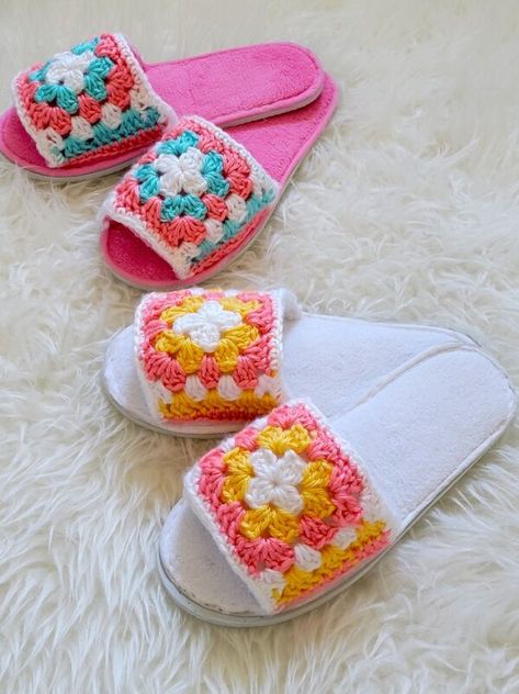 Granny Square Slippers, Crochet Ripple Afghan Pattern, Crochet Flip Flops, Crocheted Slippers, Easy Crochet Slippers, Sandals Patterns, Crochet Shoes Pattern, Crochet Baby Shoes Pattern, Crochet Slipper Pattern