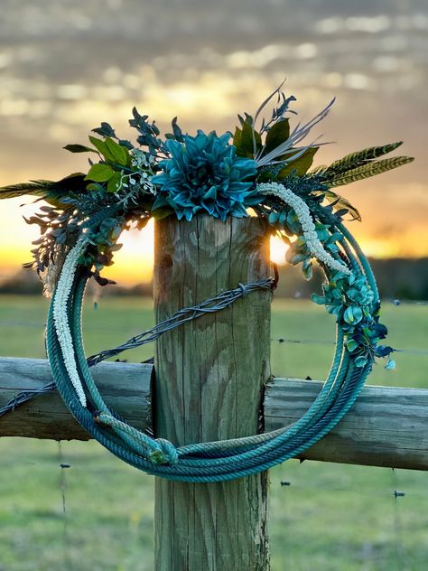 Rope Wreath Diy Western, Lariat Rope Wreath, Rope Wreath Western, Lasso Wreath, Rope Wreaths, Rope Wreath Diy, Lasso Rope, Western Wreaths, Rope Wreath