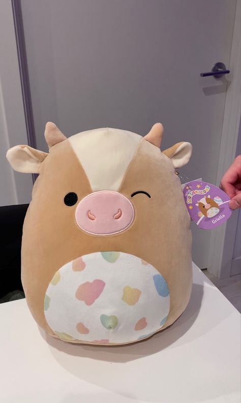 Preppy Stuffed Animal, Squish Mellows Cow, Squshmellow Collection Aesthetic, Cute Squishmallows Aesthetic, Aesthetic Cows, Squishy Mellows, Aesthetic Squishmallows, Squishmallows Aesthetic, Cute Squishmallows