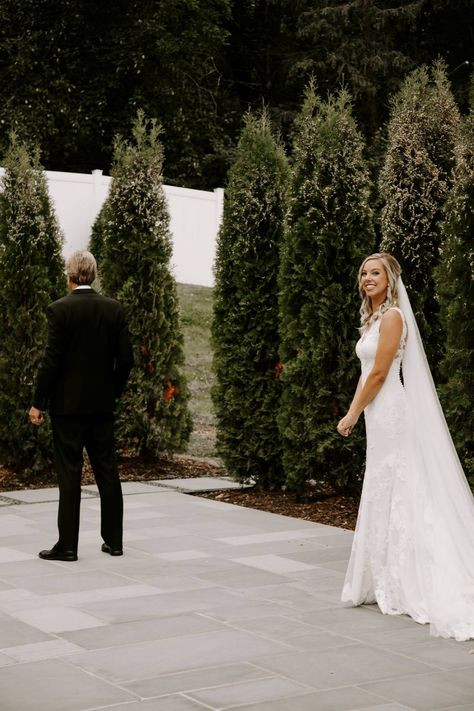 Bride First Look, Hutton House, Bride And Father, Father Picture, Bride Wedding Photos, Bridal Party Poses, Emotional Wedding Photography, Bride Pictures, Wedding First Look