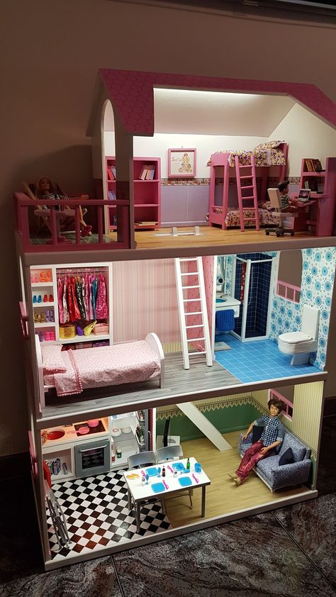 Cardboard Box Barbie House, Barbie Crafts Diy, Barbie House Diy, Crafts Diy Easy, Barbie Crafts, Crafts For Kids Easy, Diy Barbie House, Diy Doll Miniatures, Doll House Plans