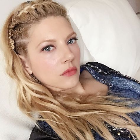 Katheryn Winnick - 17 de dezembro de 1977 Katheryn Winnick Instagram, Lagertha Hair, Viking Braids, Viking Women, Katheryn Winnick, Viking Hair, Ragnar Lothbrok, Hair Images, Grunge Hair