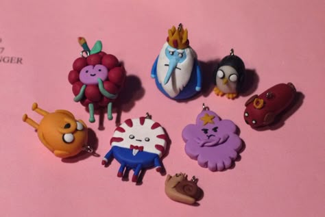 Personajes Adventure Time Crafts, Clay Magnets, Sculpture Art Clay, Clay Diy Projects, Polymer Clay Diy, Cute Polymer Clay, Cute Clay, Clay Art Projects, Clay Jewelry Diy