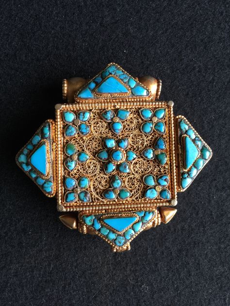 Tibetan Jewellery, Antique Turquoise Jewelry, Ancient Jewels, Travel China, Antique Turquoise, Gem Crafts, Designer Diamond Jewellery, Tibetan Jewelry, Prayer Box