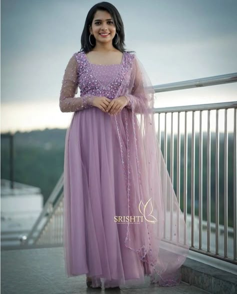 Churidhar Designs Latest, Net Kurti Designs Style Simple, Long Frock Designs For Women, Frocks For Women Party, Chudi Designs, Frock Designs For Women, Frocks For Women, Occasional Dress, Feeding Dresses