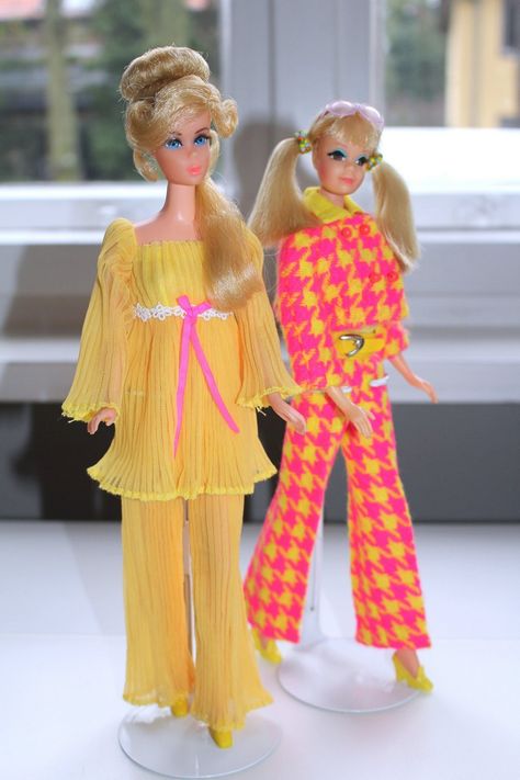 70s Barbie Dolls, Barbie Moodboard, 70s Barbie, Mod Barbie, Barbies Pics, Doll Scenes, Barbie Wardrobe, Barbie Doll Clothing Patterns, Outfits 70s