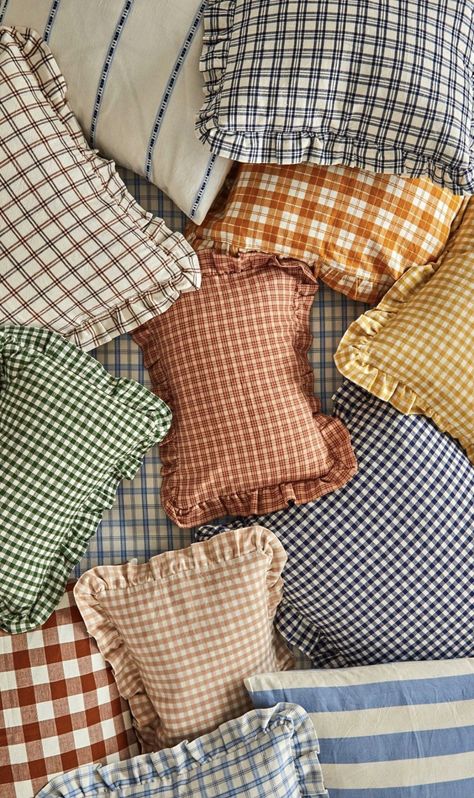 Decorating With Gingham, Comfy Pillows Aesthetic, Gingham Home Decor, Gingham Throw Pillow, Pilow Decore, Decorative Pillows Aesthetic, Linen Home Decor, Cojines Aesthetic, Sew Decorations