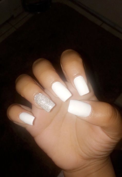 White acrylic nails with silver/sparkle ring finger. White Acrylic Nails With Silver, Acrylic Nails Red Glitter, White Nails With Silver Glitter, Coffin White Nails, Acrylic Nails With Silver, White Nails With Silver, Nail Ballerina, Prom Nails French, Nails With Silver