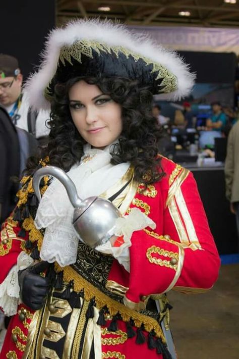 Fem! Captain Hook (Peter Pan) cosplay! Captain Hook Cosplay Female, Female Captain Hook, Captain Hook Costume Female, Disfraz Peter Pan, Peter Pan Cosplay, Gender Bend Cosplay, Captain Hook Costume, Superhero Costumes Female, Peter Pan Costumes