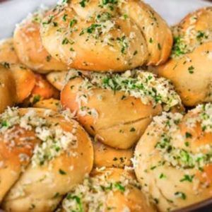 Garlic Knots - Grains and Grit Milled Grain Recipes, Fresh Milled Flour Recipes, Groats Recipe, White Wheat Bread, Wheat Berry Recipes, Garlic Knots Recipe, Cooking Grains, Garlic Rolls, Garlic Knots