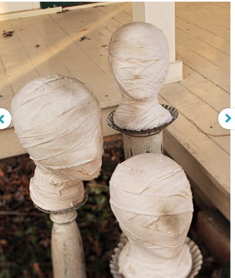 bought some heads (styrofoam) . now i need to make them look like these. Halloween Decorations To Make, Clever Halloween, Halloween Decor Diy, Casa Halloween, Easy Halloween Decorations, Diy Halloween Decor, Halloween Centerpiece, Halloween Yard, Haunted Houses