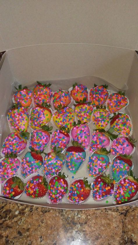 Troll Extravaganza ~ Chocolate Covered Strawberries Trolls Chocolate Covered Strawberries, Trolls Birthday Cake, Trolls Birthday Party, 2 Birthday, Birthday Surprise Party, Surprise Party, Baby Birthday Party, Covered Strawberries, Chocolate Covered Strawberries