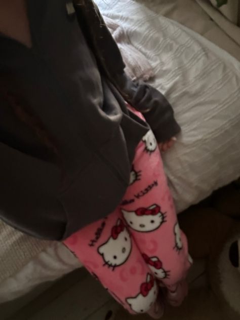 Cute Pjs Aesthetic, Hello Kitty Pjs, Sweatpants Aesthetic, Pink Pj Pants, Pj Outfit, Dance Style Outfits, Pink Pjs, Pajamas Aesthetic, Hello Kitty Clothes