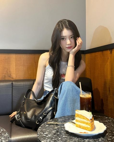 SHEN XIAOTING | ☕️.. | Instagram Xiaoting Kep1er, Kep1er Xiaoting, Latest Albums, Divine Feminine, Instagram Update, Instagram Posts, Instagram