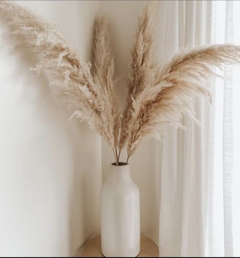 Nursery Walk In Closet, Pampas Aesthetic, Scandinavian Country Style, Vase Pampas, Beige Room, Sala Grande, Pampas Grass Decor, Spa Decor, Boho Room