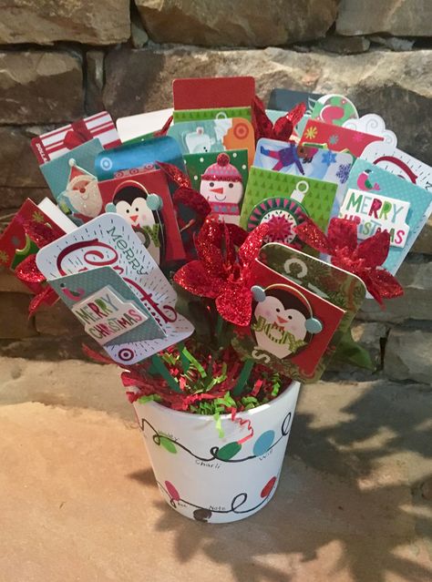 Christmas Gift Card Basket, Christmas Gift Card Tree Ideas, Diy Gift Card Tree, Christmas Gift Card Ideas For Kids, Gift Card Presentation For Christmas, Christmas Gift Card Basket Ideas, Christmas Gift Card Bouquet, Multiple Gift Card Presentation Ideas, Gift Card Presentation Christmas