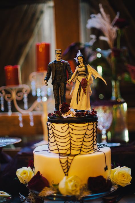 Lily and Herman Munster cake topper and spider web wedding cake. Lily And Herman Munster, Comic Book Themed Wedding, Herman Munster, Halloween Wallpaper Iphone Backgrounds, Wedding Movies, Goth Wedding, The Munsters, Halloween Wallpaper Iphone, Anniversary Cake