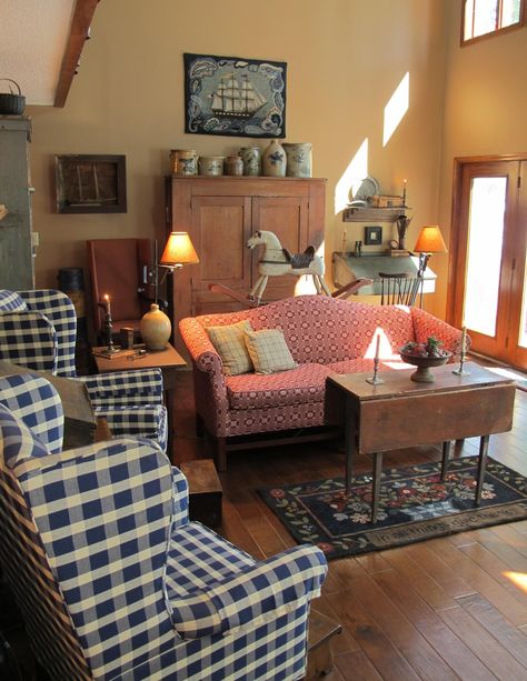 Small Country Living Room, A Primitive Place Magazine, Keeping Rooms, Primitive Living Room, Primative Decor, Journal Magazine, Hm Home, Primitive Homes, Prim Decor