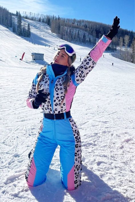 Cute Skiing Outfit, Cute Ski Outfits, Snow Suit Womens, Snow Outfits For Women, Ski Outfit For Women, Ski Trip Outfit, Ski Outfit, Snow Gear, Snow Outfit