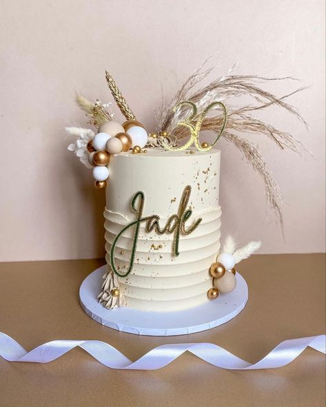 Elegant 30th Birthday Cake, White Cake With Gold Accents, Nude Cake Ideas, Nude Birthday Cake, White And Gold Cake Ideas, Neutral Cake Ideas, 21st Cake Ideas, Boho Cake Ideas Birthday, Gold 30th Birthday Cake