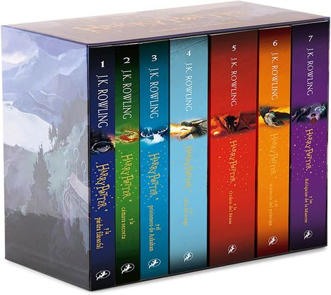 2000 opiniones positivas la edición en español y 100.000 opiniones positivas la edición en ingles!!! La colección completa de Harry Potter en un estuche que reúne las siete novelas de la saga más mágica de todos los tiempos! Harry Potter Box Set, Ron Y Hermione, Harry Potter Book Covers, Box Set Books, Harry Potter Set, Harry Potter Items, Rowling Harry Potter, Lord Voldemort, J K Rowling