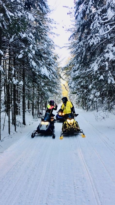 Couple Snowmobile Pictures, Skidoo Aesthetic, Snowmobile Couple, Snowmobile Aesthetic, Snowmobiling Girl, Snowmobile Girl, Snow Vehicles, Cowboy Photography, Sled Ride