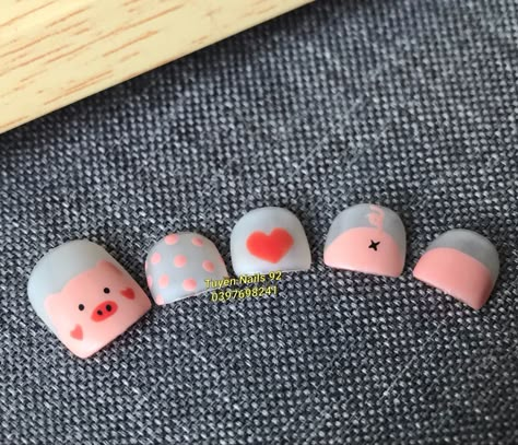 Nail Art Animals Cute, Piglet Nail Art, Cute Pig Nail Art, Piggy Nail Art, Pig Nail Art, Cute Rabbit Nail Art, Pig Nails, Pig Birthday Theme, Business Nails