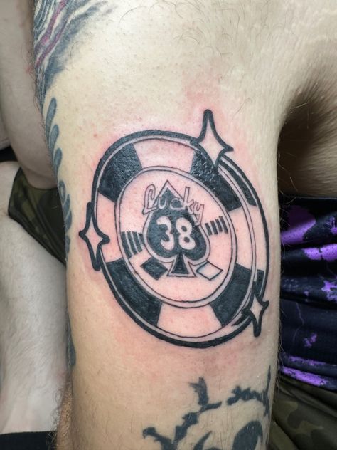 Platinum chip, fallout new Vegas, gamer tattoo Simple Fallout Tattoo, Fallout New Vegas Tattoo Ideas, Fall Out New Vegas, New Vegas Tattoo, Fallout New Vegas Tattoo, Fallout Tattoo Ideas, Fallout Aesthetic, Fallout Tattoo, Vegas Tattoo