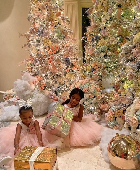 Cardi B Christmas, Easter Family Pictures, Kids Deco, Dream Wedding Decorations, Mom Show, Baby Momma, Christmas Thank You, Christmas Feeling, Black Families