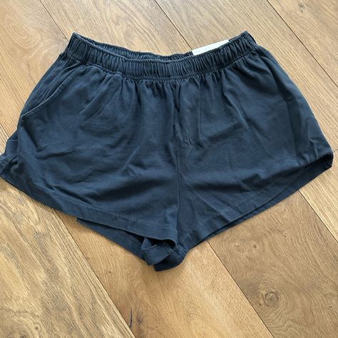 Nwt, Black And Size Medium Bur Basket, Sporty Fits, Bday Wishes, American Eagle Outfits, American Eagle Mom Jeans, Teen Outfits, Mom Denim, Shorts American Eagle, Mom Jeans Shorts