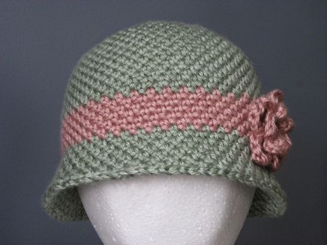 Yarning for Sanity: A Timeless Hat - Free crochet cloche hat pattern in child/adult sizes. Christmas Bonnet, Cloche Hat Pattern, Crochet Adult Hat, Crocheted Hat, Crochet Hat Free, Crochet Knit Hat, Crochet Hats Free Pattern, Crochet Cap, Crochet Baby Hats