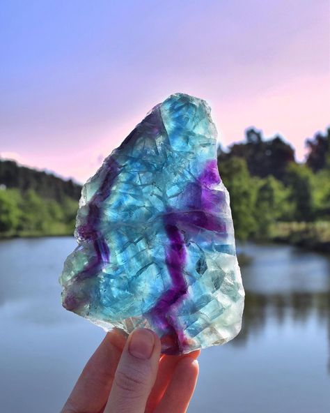 I do love a good fluorite slab 😍 I think out of all the shades of fluorite; Blue has to be my favourite! It’s easy to understand why… Flourite Stone Aesthetic, Cool Crystals, Pretty Gemstones, Fluorite Jewelry, Aquarius Aesthetic, Fluorite Crystals, Fluorite Stone, Crystal Aesthetic, Blue Fluorite