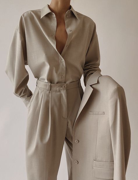 Neutrals — MODEDAMOUR Celana Jogger Wanita, Elegantes Business Outfit, Minimalist Moda, Beige Suits, Mode Costume, Woman Suit Fashion, Looks Street Style, Mode Ootd, Neutral Fashion