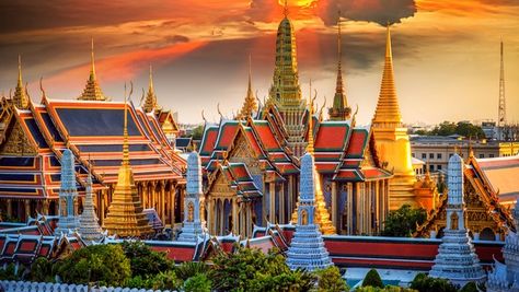 Top 5 Must-See Attractions in Bangkok Wat Phra Kaew, Patong Beach, Grand Palace, Secret Escapes, Popular Travel Destinations, Destination Voyage, Bhutan, Varanasi, Pattaya