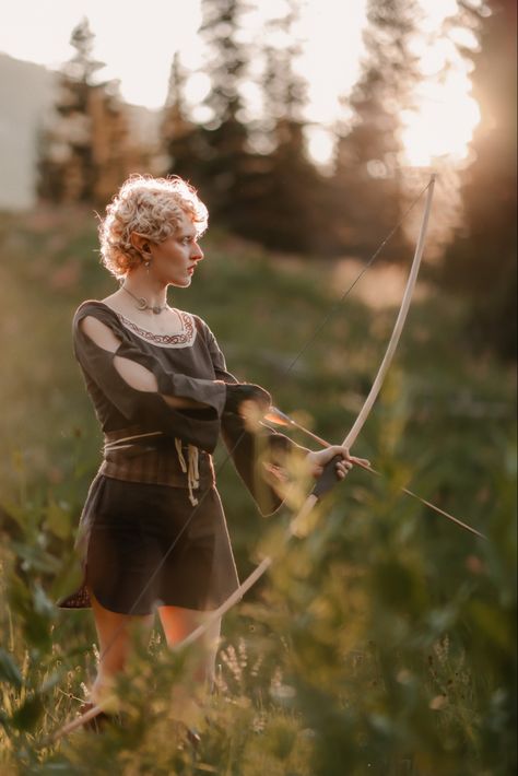 Kiki Mora - hobbitcore / halfling dnd rangercore aesthetic Rangercore Aesthetic, Halfling Aesthetic, Dnd Pose Reference, Larp Costume Female, Halfling Dnd, Larp Photography, Armor Core, Aesthetics List, Deep Gnome