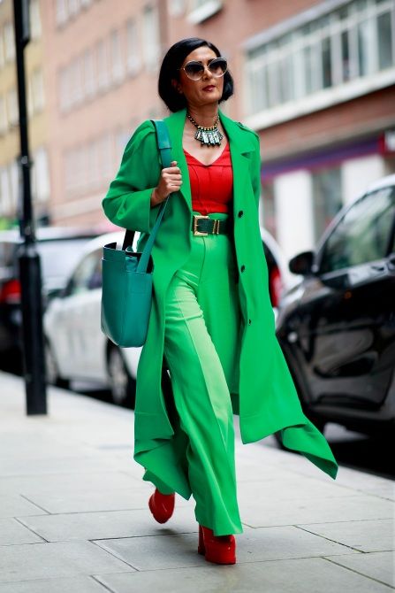 STYLECASTER | 2022 Outfit Inspo Printemps Street Style, Outfit Inspiration Women, London Fashion Week Street Style, Knitted Romper, Style Looks, Spring Street Style, Green Outfit, Fashion Week Street Style, Cool Street Fashion